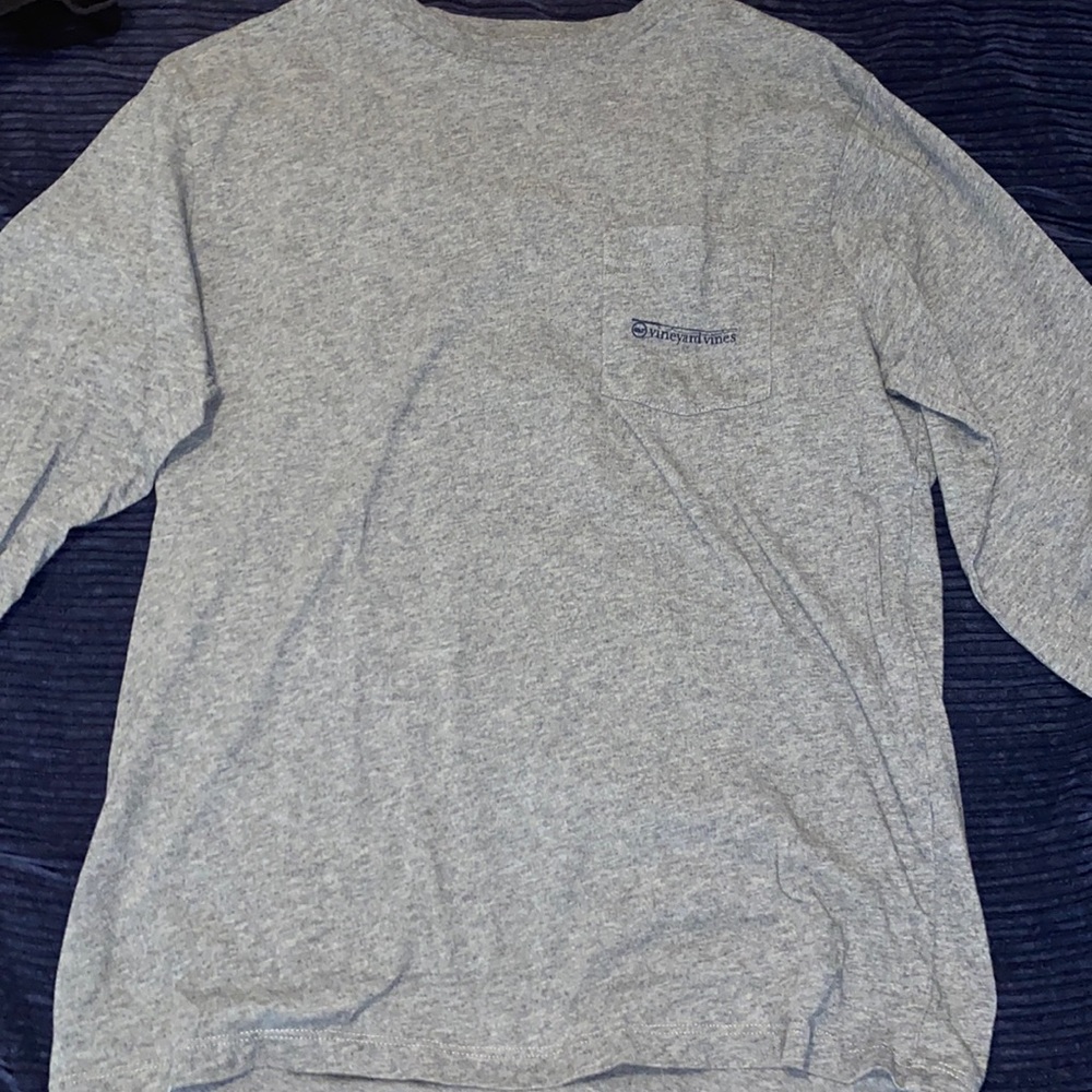 Long sleeve, gray Vineyard Vines t-shirt